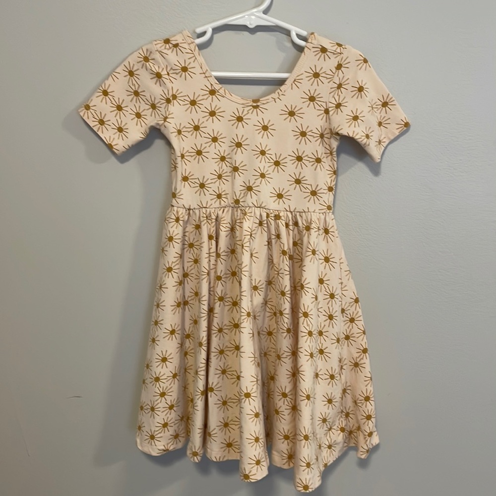 Alice + Ames short sleeve ballet style dress.